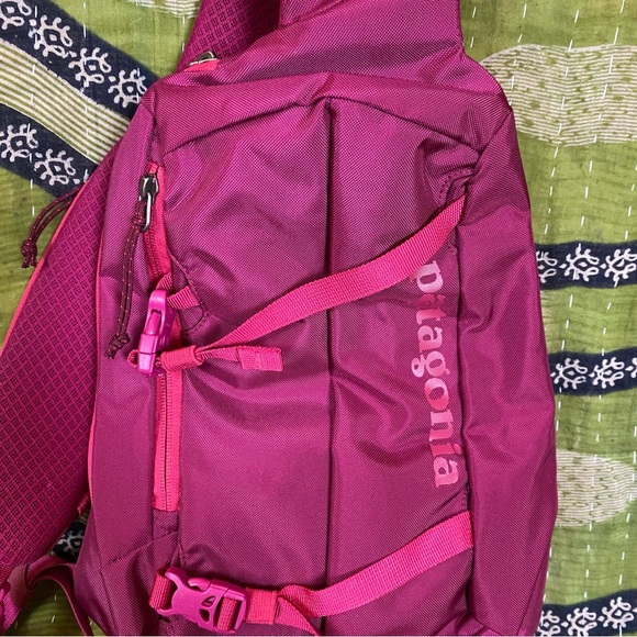 NWOT Patagonia Mulberry Atom Sling 8L Bag - Picture 4 of 16